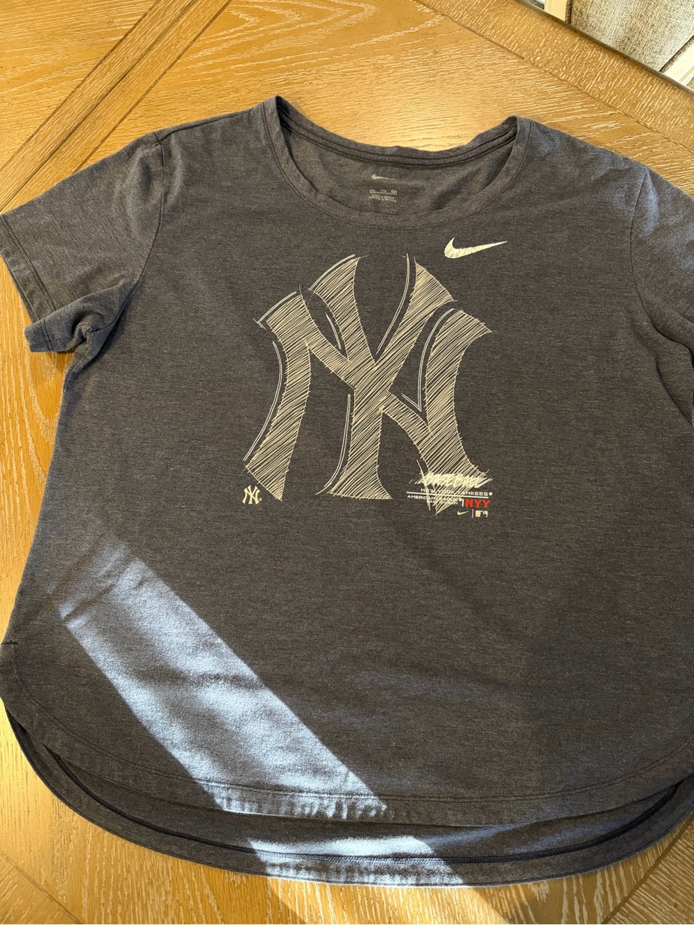 Nike Women’s Blue Heatered New York Yankees Short Sleeve Tee -size XXL